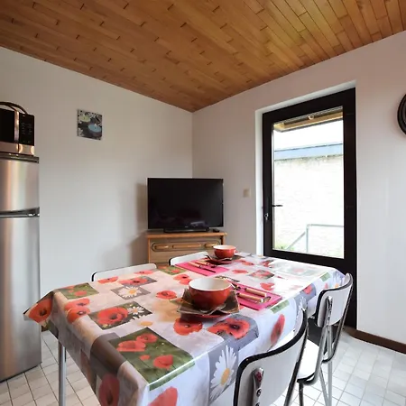 In Ardenne, Cleaning Included Appartement Champlon